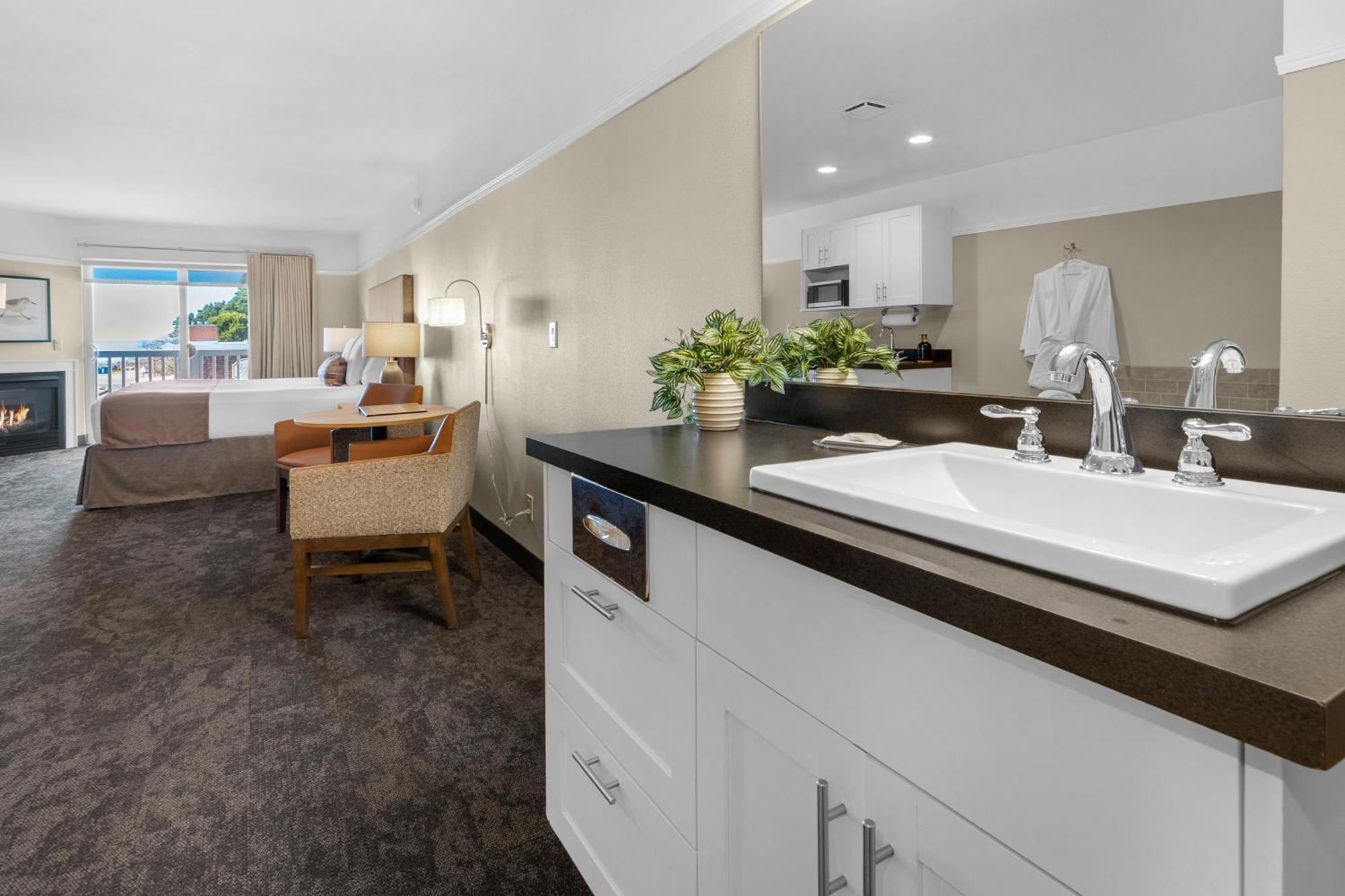 King Suite Whirlpool Adults Only
