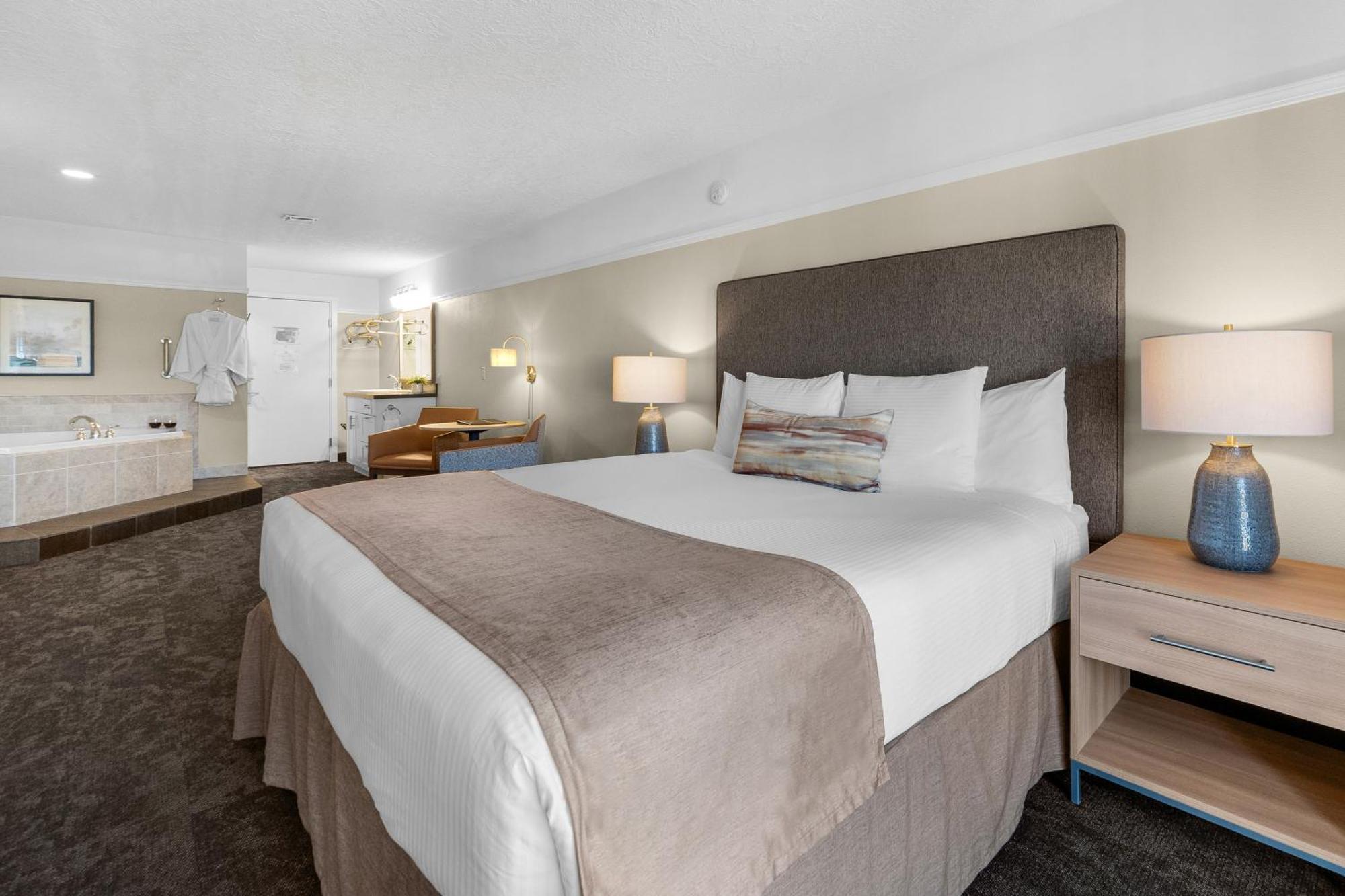 King Suite Whirlpool Adults Only