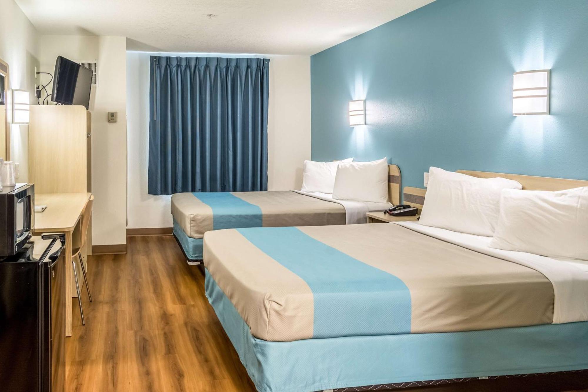 Queen Room with Two Queen Beds - Disability Access - Non-Smoking,688205277:JPEG