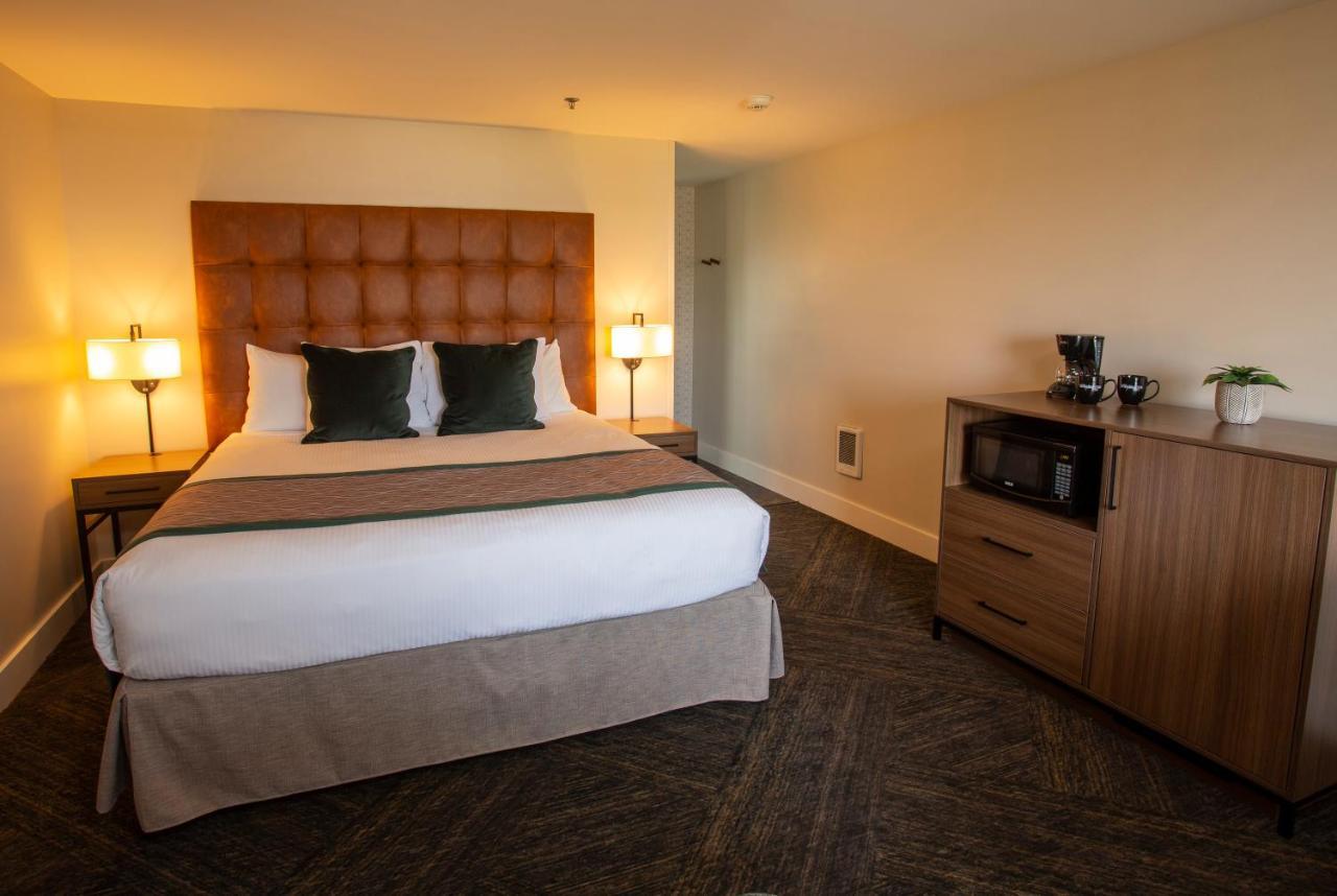 King Room Partial Ocean View