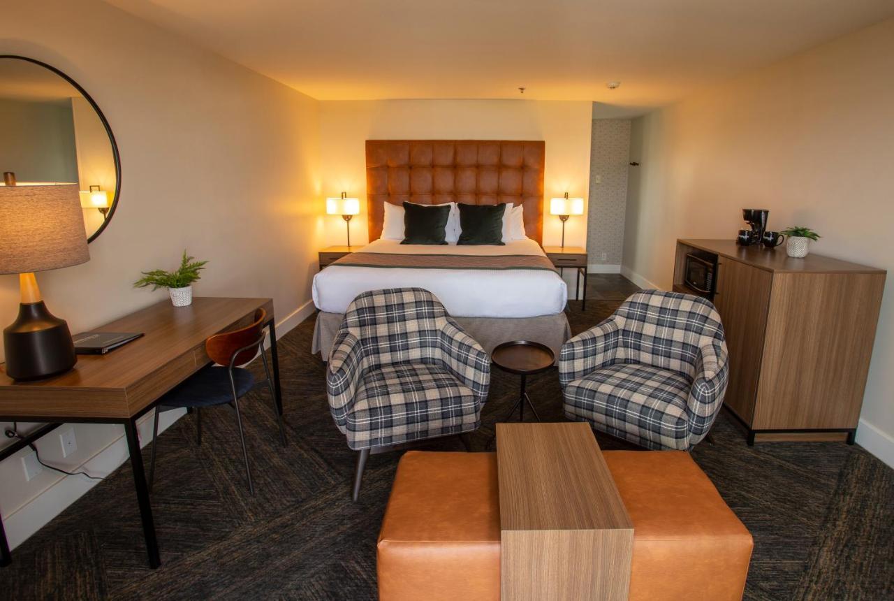 King Room Partial Ocean View