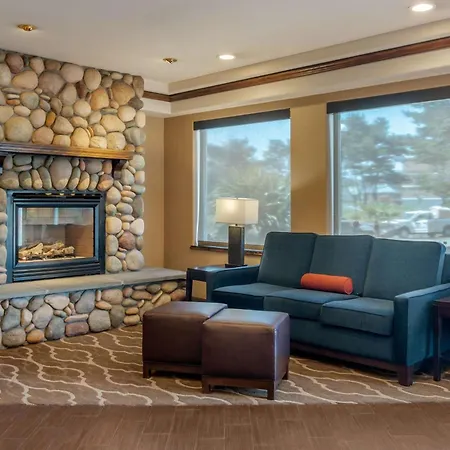 Comfort Inn & Suites Lincoln City-3